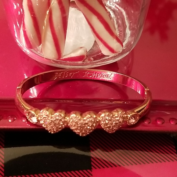 🕺💃HP🕺💃Betsy Johnson pink jewel bracelet - Picture 11 of 16